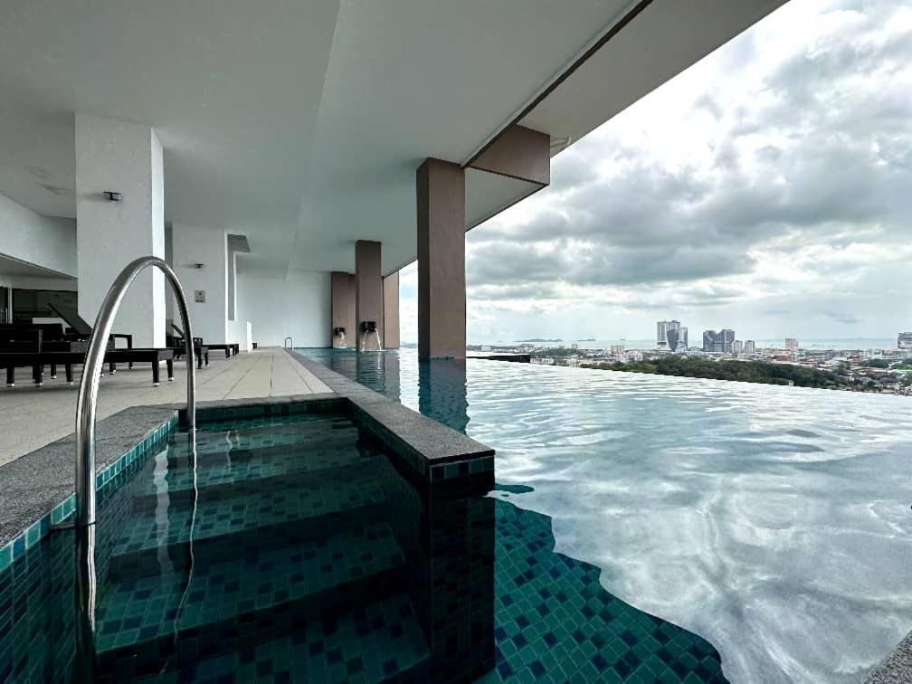 The Apple Premier Condo Three Bedroom In Melaka Kültér fotó