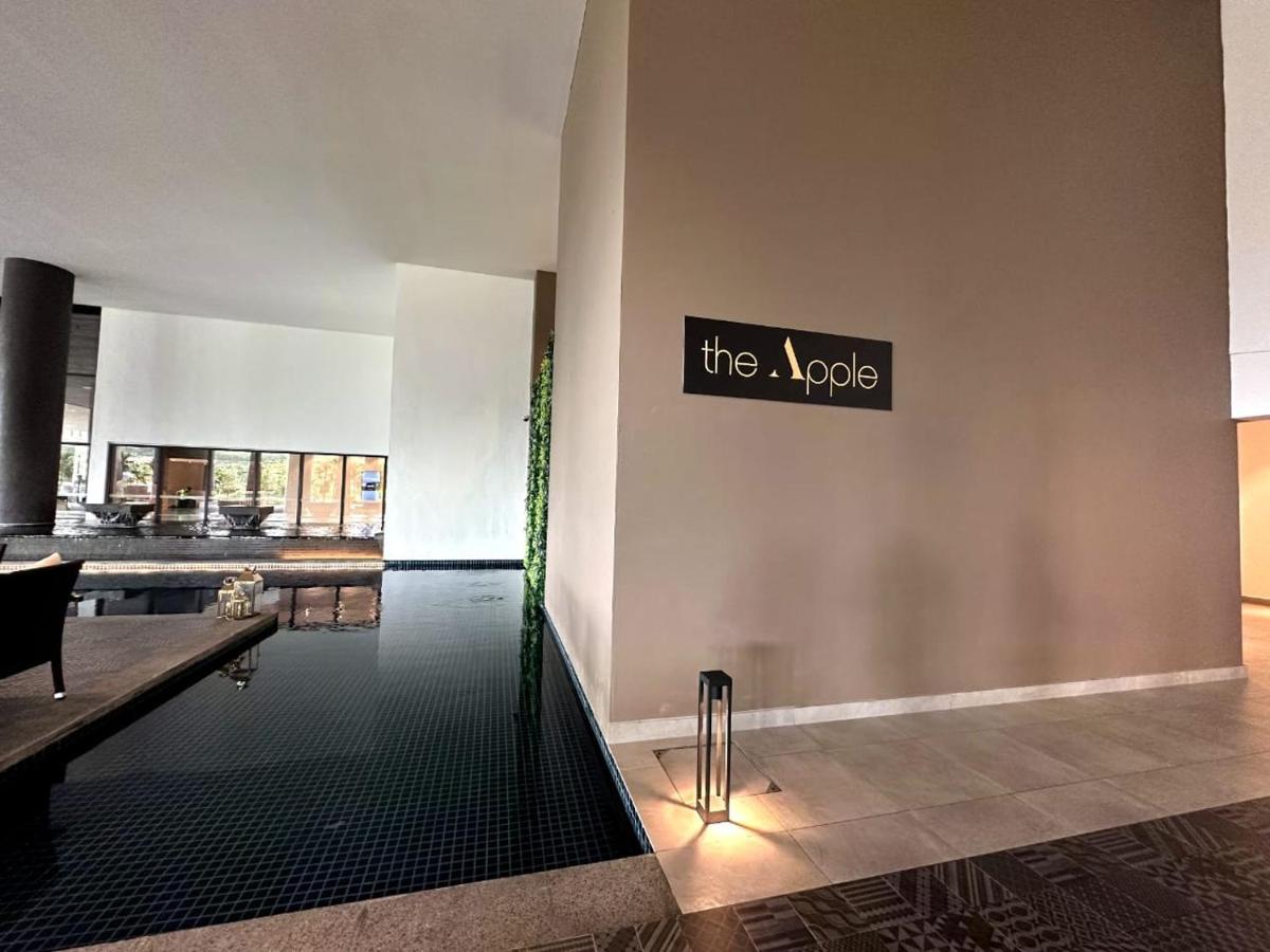 The Apple Premier Condo Three Bedroom In Melaka Kültér fotó